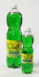"Тархун" Основной компонент, входящий в напиток Тархун - эстрагон, который обладает прекрасными тонизирующими свойствами. Лимонад обладает характерным ярким ароматом и приятным вкусом. Приготовлен на основе артезианской воды. Обладает насыщенным зелено-изумрудным цветом, сладко-терпким, пряным, "травяным" вкусом, отличными освежающими, жаждоутоляющими свойствами.